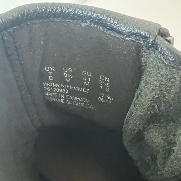 Clarks Nevella Devon Side Zip Ankle Boots Black Leather Bootie Heels Women's 9.5 - Picture 9 of 10